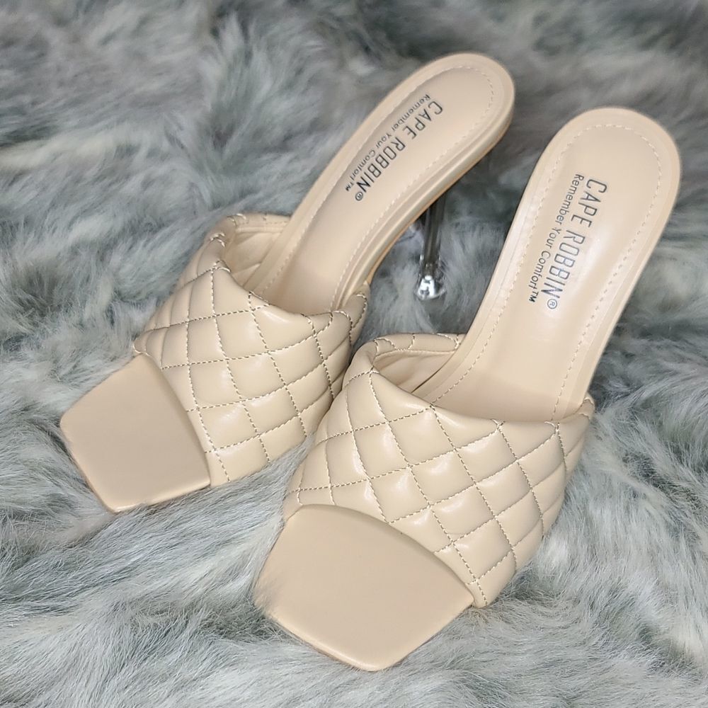 NWOB Square Toe Quilted Mules
